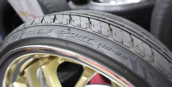 引っ張りタイヤ