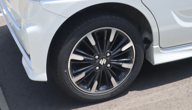 乗用車のホイール