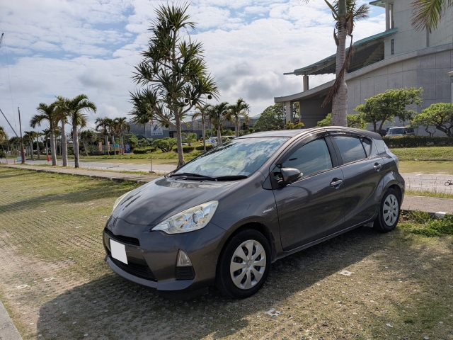 アクア（NHP10型）